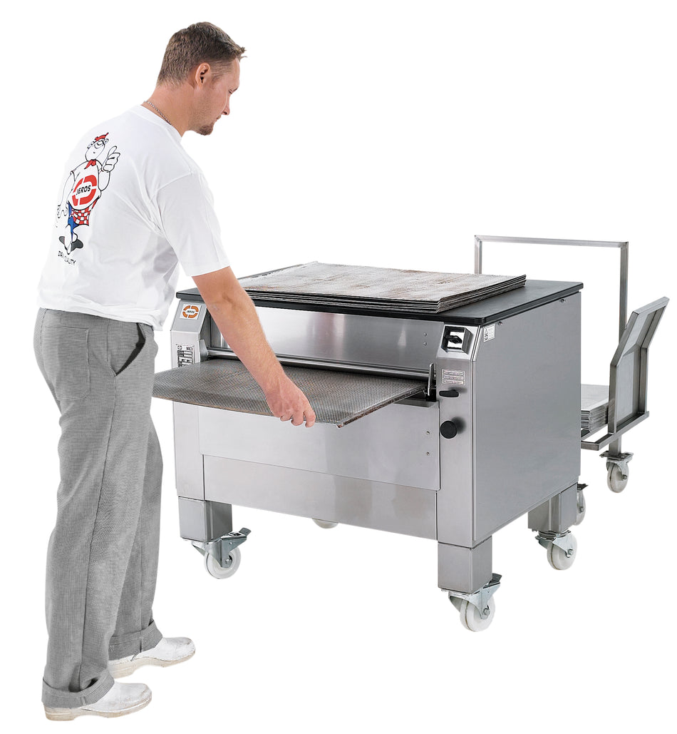 Tray cleaner with cart